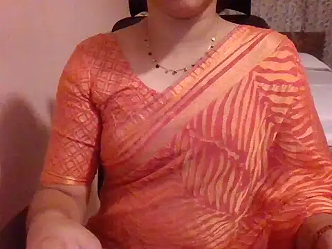 Snapshot of Pinky_4 chatting on November 3, 2025, 9:40 pm Pinky 4 online show from November 3, 2025, 9:40 pm