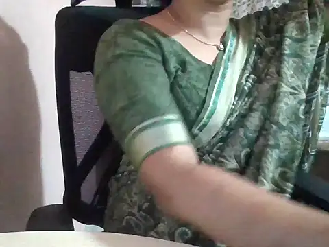 Snapshot of Pinky_4 chatting on May 8, 2026, 6:12 pm Pinky 4 online show from May 8, 2026, 6:12 pm