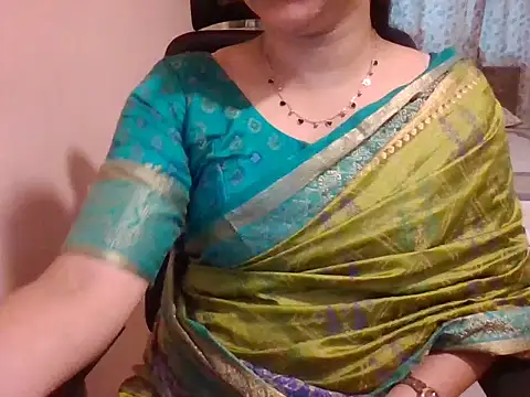 Snapshot of Pinky_4 chatting on September 13, 2025, 11:32 am Pinky 4 online show from September 13, 2025, 11:32 am