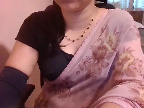 Snapshot of Pinky_4 chatting on November 7, 2025, 10:42 am Pinky 4 online show from November 7, 2025, 10:42 am