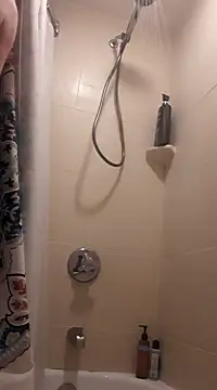 Snapshot of EZYves chatting on December 3, 2024, 7:50 pm EZYves online show from December 3, 2024, 7:50 pm