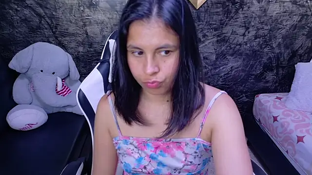 Snapshot of olivia_love_ chatting on May 7, 2026, 10:02 pm olivia love online show from May 7, 2026, 10:02 pm
