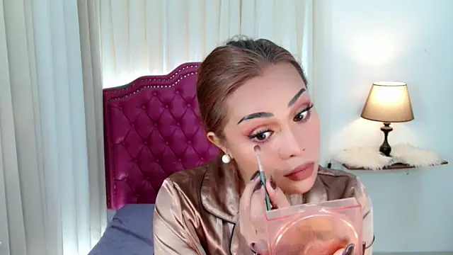 DreamLADYBOY online show from April 9, 2026, 3:08 am