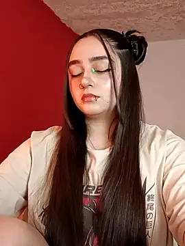 IvonneT online show from November 2, 2025, 9:42 pm