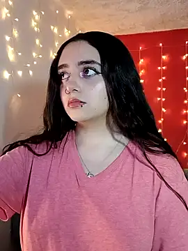 IvonneT online show from December 4, 2024, 4:04 am