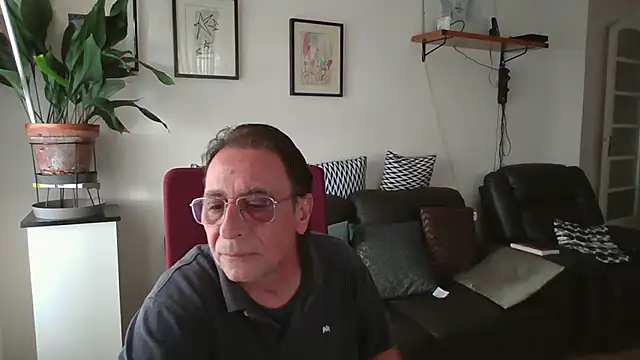 Snapshot of HETEREOMAN chatting on October 19, 2025, 4:10 pm HETEREOMAN online show from October 19, 2025, 4:10 pm