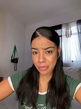 Snapshot of trianawhite chatting on December 5, 2025, 4:27 pm trianawhite online show from December 5, 2025, 4:27 pm