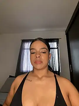 Snapshot of trianawhite chatting on June 18, 2026, 3:28 pm trianawhite online show from June 18, 2026, 3:28 pm