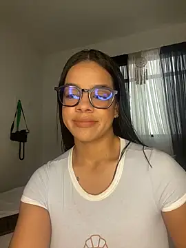 Snapshot of trianawhite chatting on December 2, 2025, 3:14 pm trianawhite online show from December 2, 2025, 3:14 pm