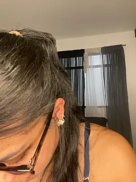 trianawhite online show from February 5, 2026, 10:49 pm