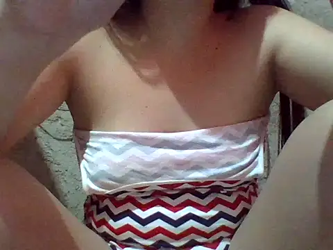 Snapshot of Beatrice143 chatting on December 17, 2025, 12:37 am Beatrice143 online show from December 17, 2025, 12:37 am