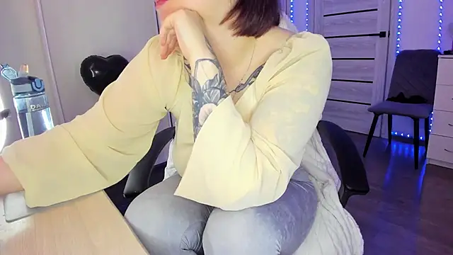 Snapshot of Ophelia_mm chatting on May 30, 2026, 8:20 am Ophelia mm online show from May 30, 2026, 8:20 am