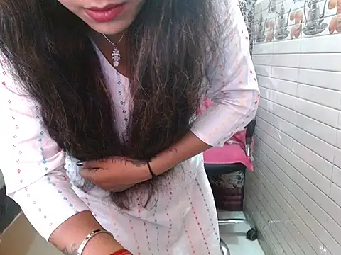 Snapshot of LovingPihu chatting on March 30, 2026, 6:04 am LovingPihu online show from March 30, 2026, 6:04 am