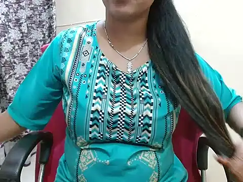 Snapshot of LovingPihu chatting on April 15, 2026, 5:24 am LovingPihu online show from April 15, 2026, 5:24 am