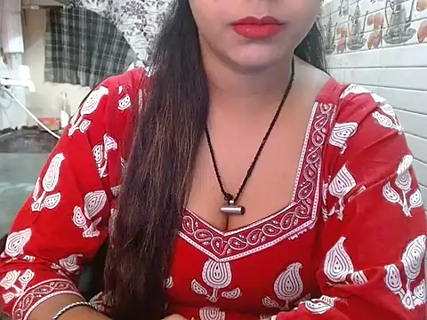 Snapshot of LovingPihu chatting on November 18, 2025, 6:17 am LovingPihu online show from November 18, 2025, 6:17 am