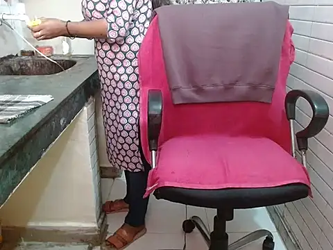 Snapshot of LovingPihu chatting on January 10, 2026, 5:36 am LovingPihu online show from January 10, 2026, 5:36 am