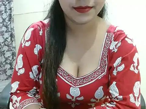 Snapshot of LovingPihu chatting on April 18, 2026, 4:59 am LovingPihu online show from April 18, 2026, 4:59 am