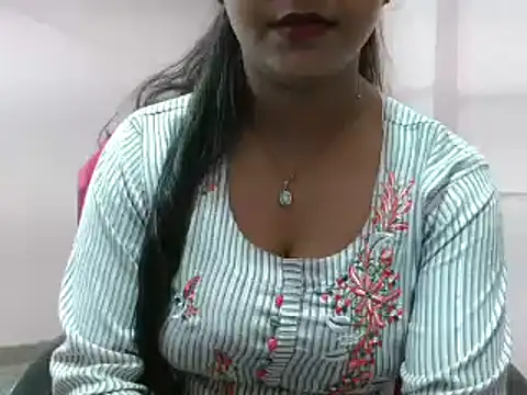 Snapshot of LovingPihu chatting on March 3, 2025, 4:43 am LovingPihu online show from March 3, 2025, 4:43 am