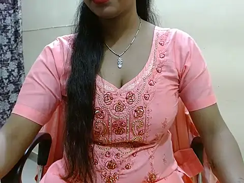 Snapshot of LovingPihu chatting on April 13, 2026, 5:44 am LovingPihu online show from April 13, 2026, 5:44 am