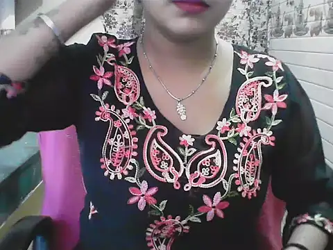 Snapshot of LovingPihu chatting on May 30, 2026, 5:25 am LovingPihu online show from May 30, 2026, 5:25 am