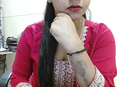 Snapshot of LovingPihu chatting on April 10, 2026, 5:25 am LovingPihu online show from April 10, 2026, 5:25 am