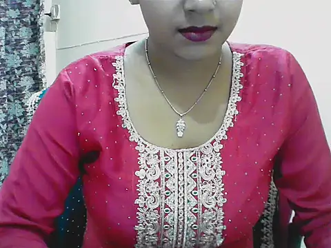 Snapshot of LovingPihu chatting on May 12, 2026, 5:37 am LovingPihu online show from May 12, 2026, 5:37 am