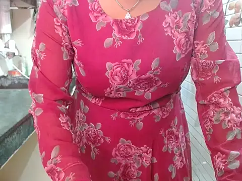 Snapshot of LovingPihu chatting on February 23, 2026, 5:41 am LovingPihu online show from February 23, 2026, 5:41 am