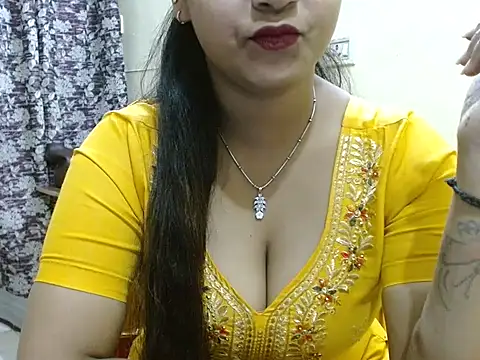 Snapshot of LovingPihu chatting on April 7, 2026, 5:09 am LovingPihu online show from April 7, 2026, 5:09 am