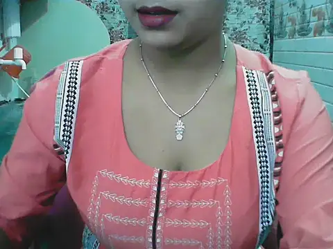 Snapshot of LovingPihu chatting on June 1, 2026, 4:13 am LovingPihu online show from June 1, 2026, 4:13 am