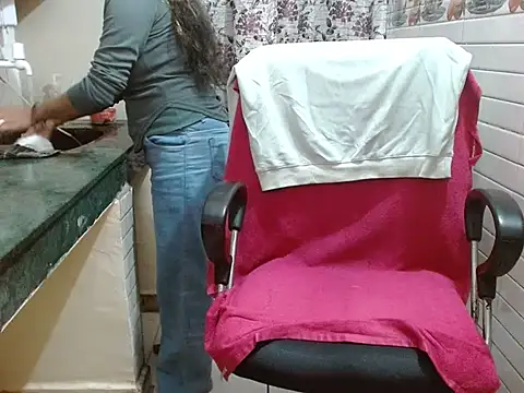 Snapshot of LovingPihu chatting on December 21, 2025, 5:53 am LovingPihu online show from December 21, 2025, 5:53 am