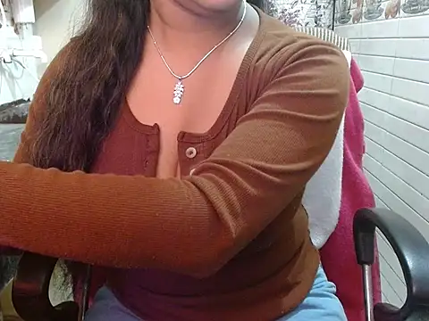 Snapshot of LovingPihu chatting on January 9, 2026, 5:36 am LovingPihu online show from January 9, 2026, 5:36 am