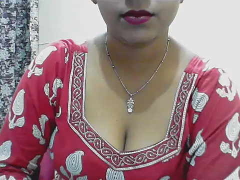 Snapshot of LovingPihu chatting on May 3, 2026, 5:34 am LovingPihu online show from May 3, 2026, 5:34 am