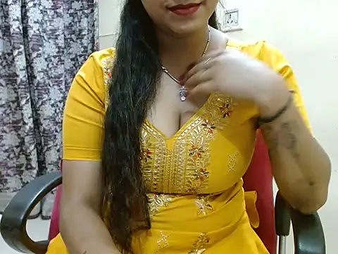 Snapshot of LovingPihu chatting on April 22, 2026, 5:58 am LovingPihu online show from April 22, 2026, 5:58 am