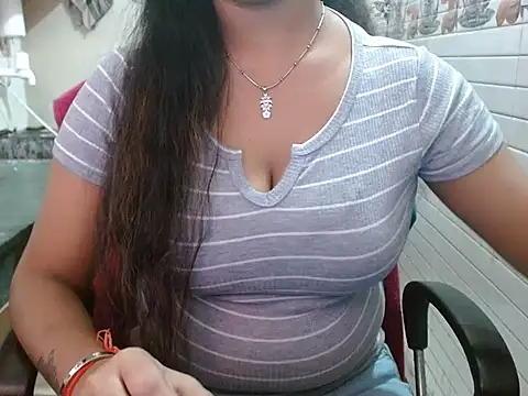 Snapshot of LovingPihu chatting on April 4, 2026, 4:41 am LovingPihu online show from April 4, 2026, 4:41 am