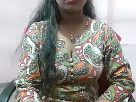 Snapshot of LovingPihu chatting on March 21, 2025, 5:43 am LovingPihu online show from March 21, 2025, 5:43 am