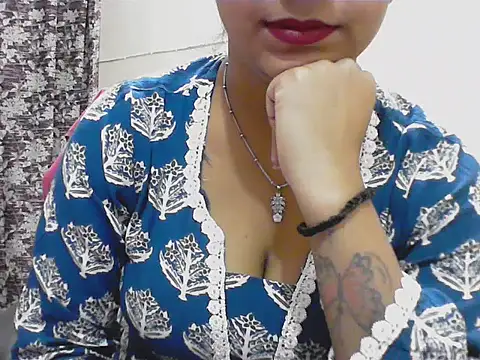 Snapshot of LovingPihu chatting on May 8, 2026, 5:11 am LovingPihu online show from May 8, 2026, 5:11 am
