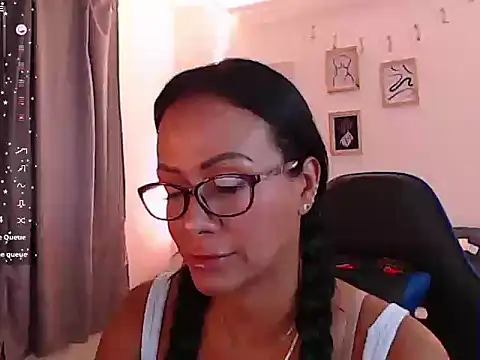 emmily castro online show from October 6, 2025, 1:01 pm