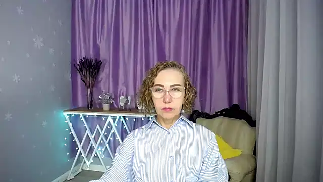 Snapshot of queen_a_n_i chatting on July 9, 2026, 8:15 am queen a n i online show from July 9, 2026, 8:15 am