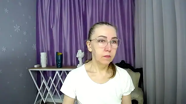 Snapshot of queen_a_n_i chatting on March 22, 2025, 7:25 am queen a n i online show from March 22, 2025, 7:25 am