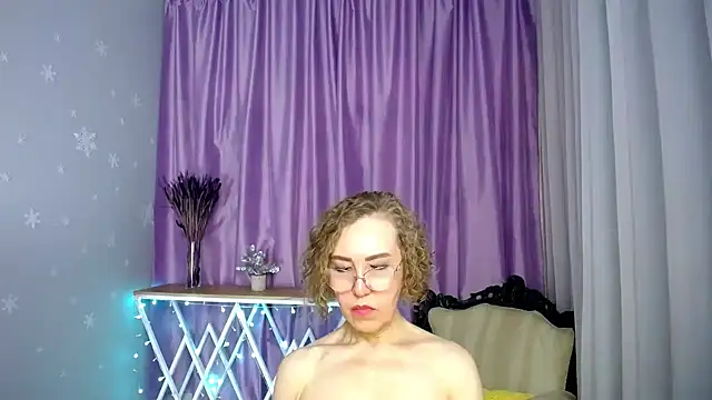 queen a n i online show from May 11, 2026, 4:04 pm