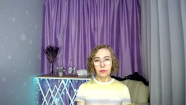 Snapshot of queen_a_n_i chatting on July 13, 2026, 7:18 am queen a n i online show from July 13, 2026, 7:18 am