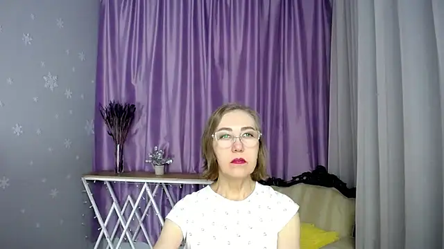 queen a n i online show from March 26, 2026, 7:50 am