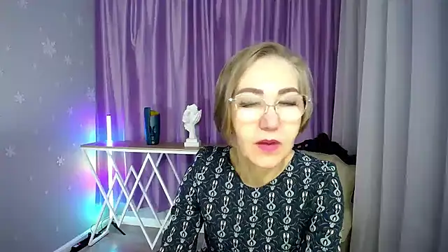 Snapshot of queen_a_n_i chatting on October 14, 2025, 12:50 pm queen a n i online show from October 14, 2025, 12:50 pm