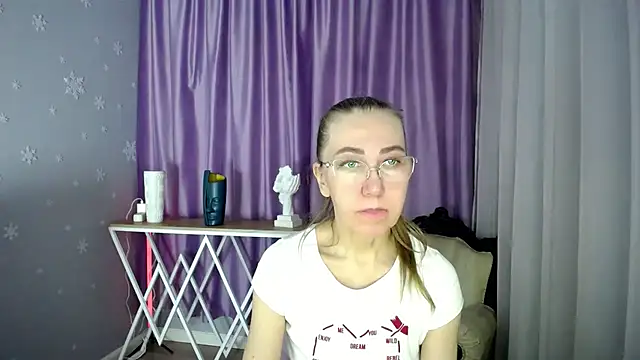 Snapshot of queen_a_n_i chatting on February 7, 2025, 8:55 am queen a n i online show from February 7, 2025, 8:55 am