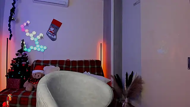 victorias world online show from December 19, 2024, 4:24 pm