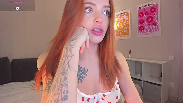 Snapshot of KylieStarrr chatting on December 3, 2024, 3:15 am KylieStarrr online show from December 3, 2024, 3:15 am