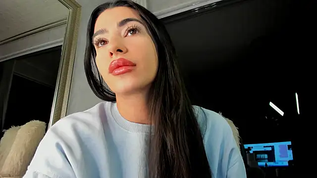 Snapshot of Naila18 chatting on January 13, 2026, 4:27 am Naila18 online show from January 13, 2026, 4:27 am