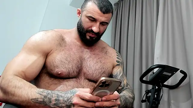 MuscleJohn online show from February 4, 2025, 10:13 pm