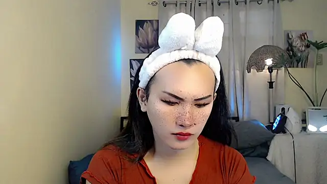 beatrice 21 online show from November 3, 2025, 1:00 am