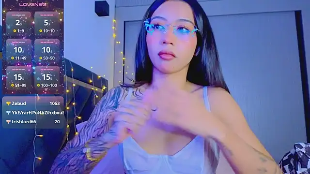 Mia Tin online show from December 21, 2025, 8:09 pm